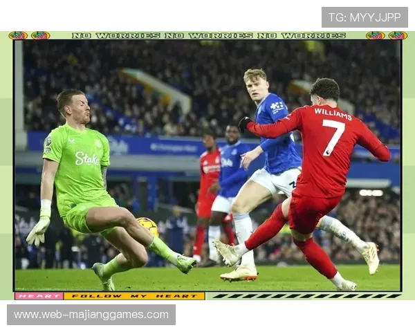 英超VAR判罚再引发争议 双红会开场犯规未被吹哨成焦点 英超VAR判罚再引发争议 双红会开场犯规未被吹哨成焦点